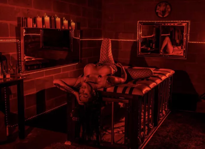 Who wants to get kinky w a 50 year old mom of 3?!