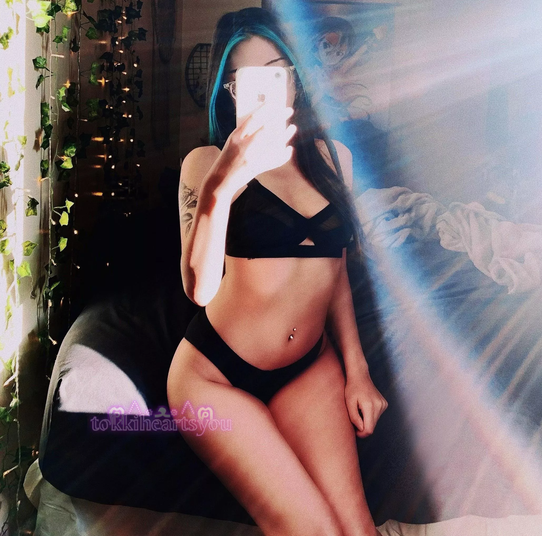 who wants to hang out and play games? :3 who wants to hang out and play games? :3