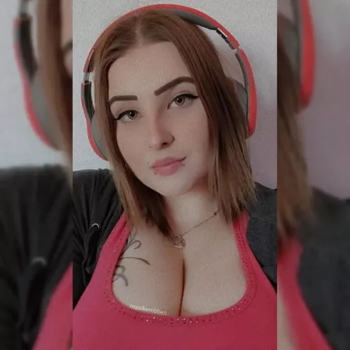 who wants to play with me? 🎮