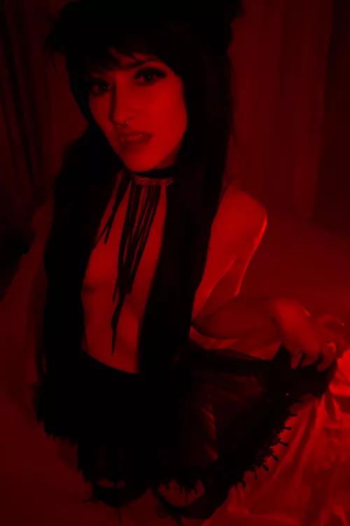 Who wants to see Nadja suck some bloooood…. I mean 🍆 🩸?