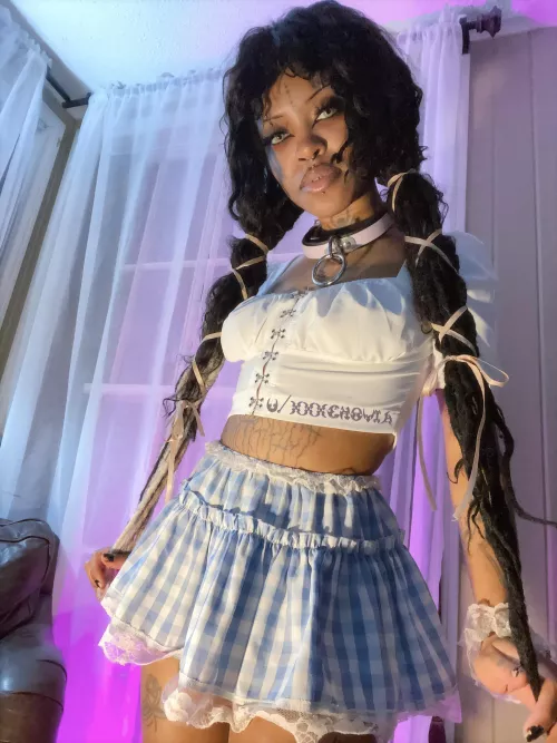 Who wants to smoke and chill w me tonight? 🧸 I’ll be live around 8 CST