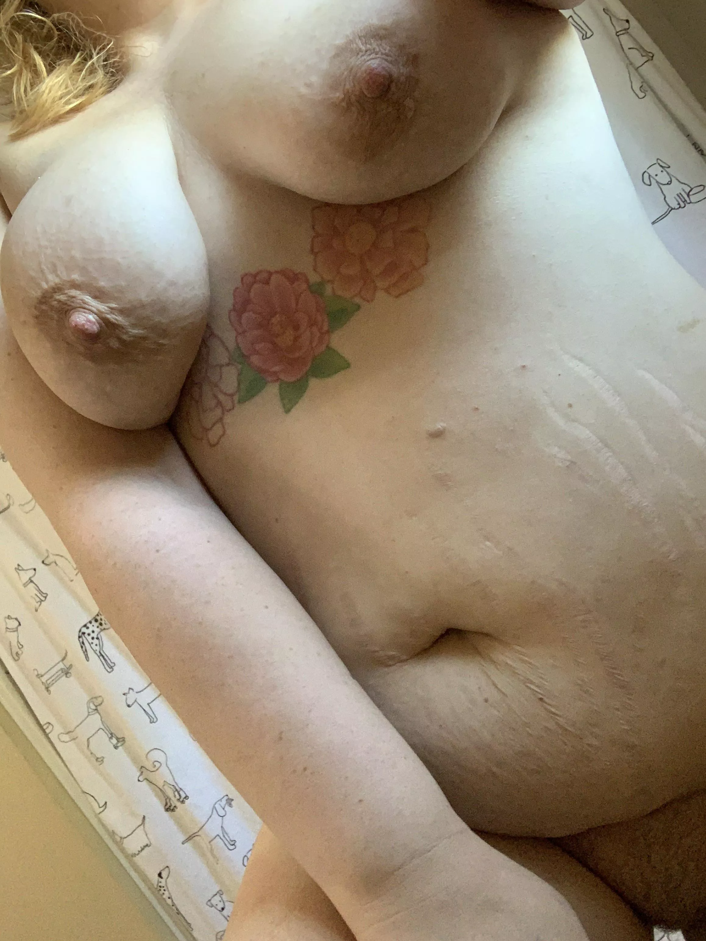 Who wants to take a shower with this blonde chubby milf?