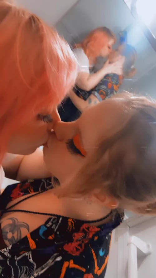 Who wants to watch us kiss tonight? 28F 26Tmtf