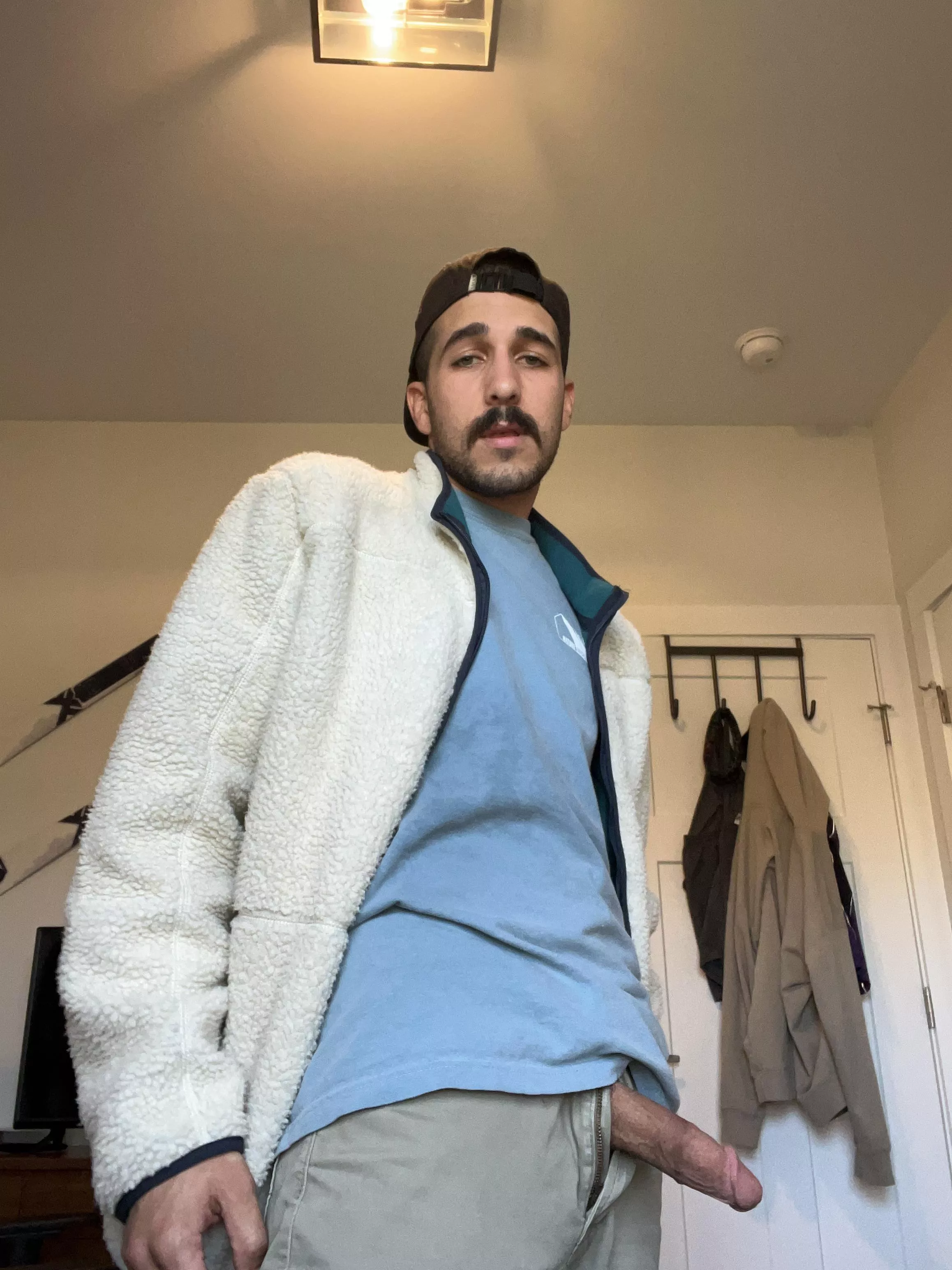 Who’d let me stick it in? 👅😏 Who’d let me stick it in? 👅😏