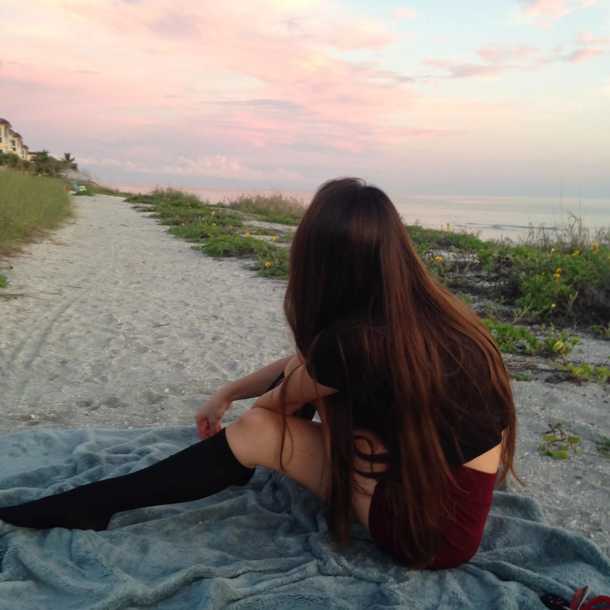 Wholesome knee-sock post 😇