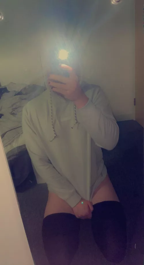 Who’s gonna throw me on the bed? ❤️