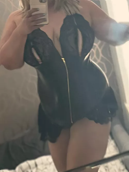 Who’s gonna unzip me😈