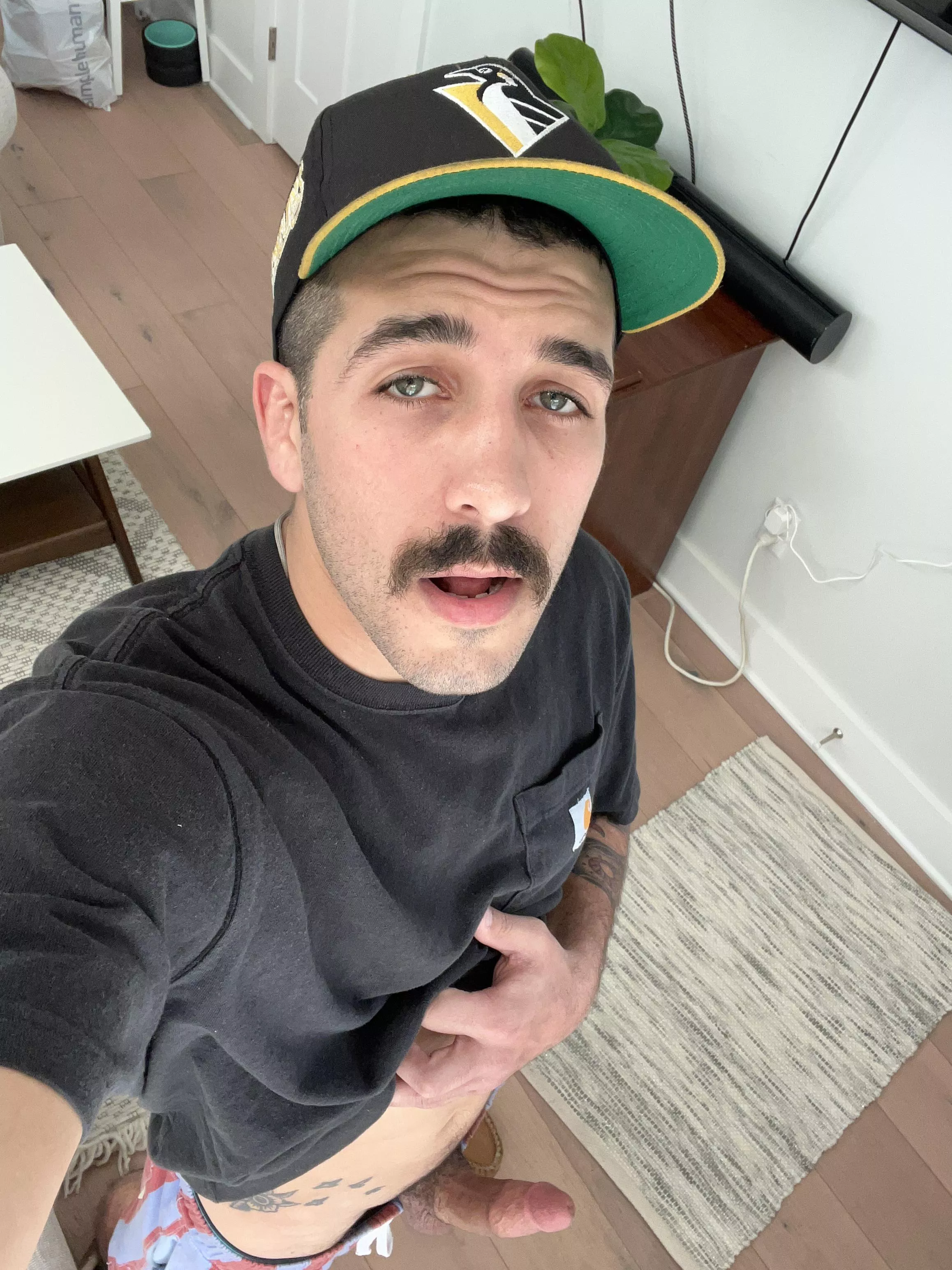 Who’s on their knees? 💦 [24]