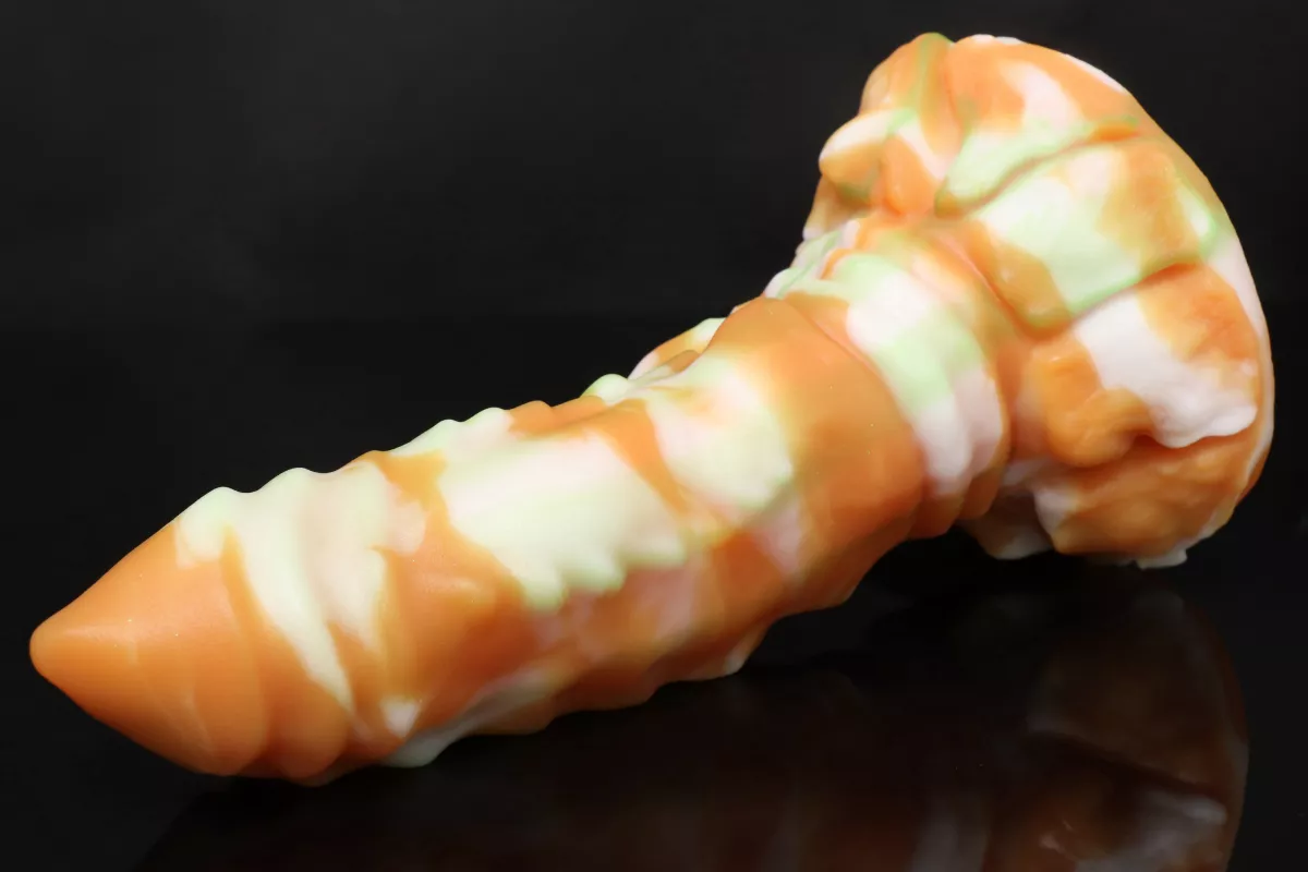 Why did I fall in love with this horrendous combo of clown fish and green drips? Idk either