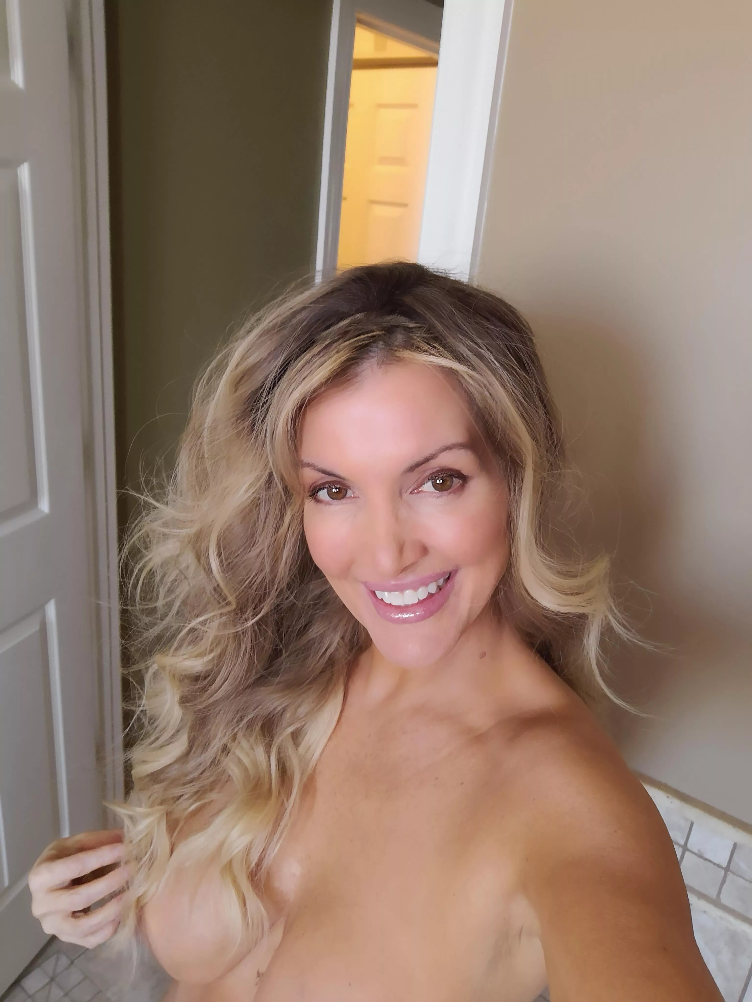 Will you help dry my back baby? 💋😈