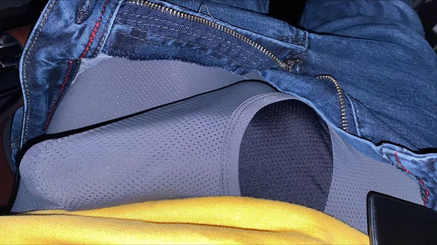 Work bulge, feeling frisky at my desk. Could use a hand.