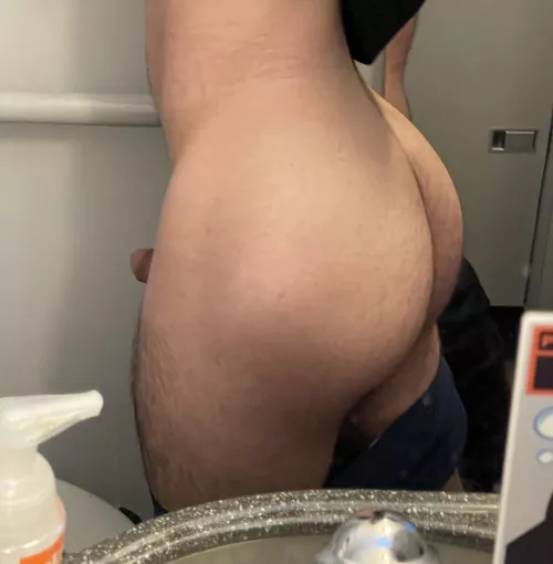 Work trip with my hung coworker. Hope he stretches me out ;)