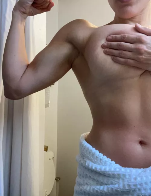 Working on building boulder shoulders💪🏼