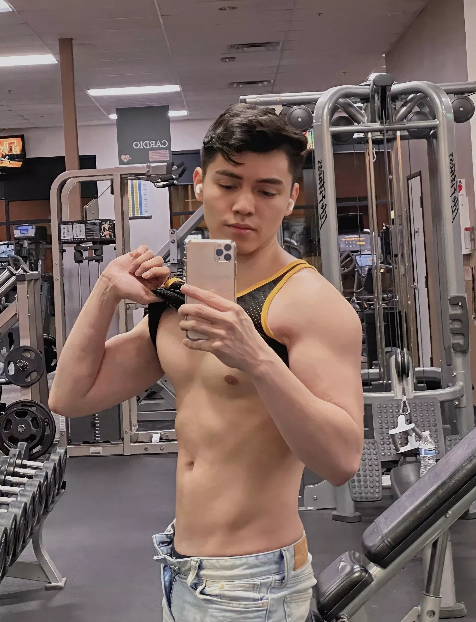 Working on my summer body, but it’s already 90° here 😰