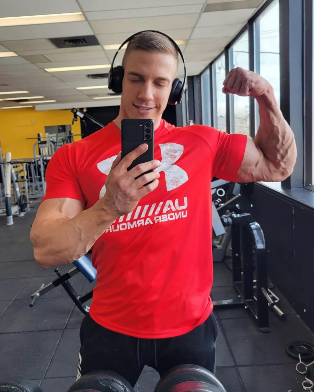 working out today ? 😁💪