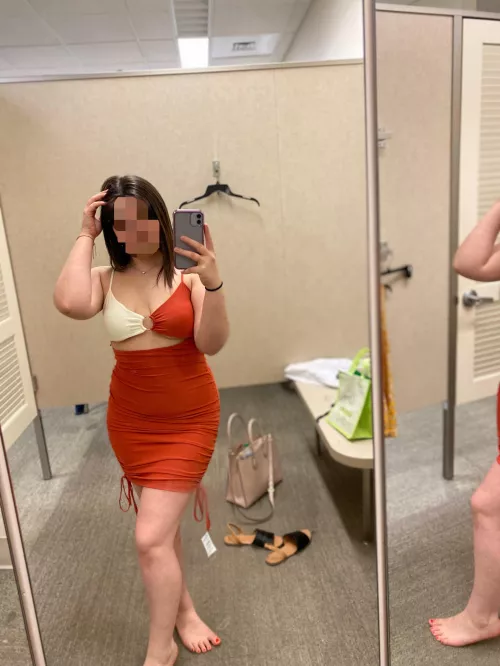 Would any guys be interested in fucking a Little creampie loving slut wife? 💦🤰