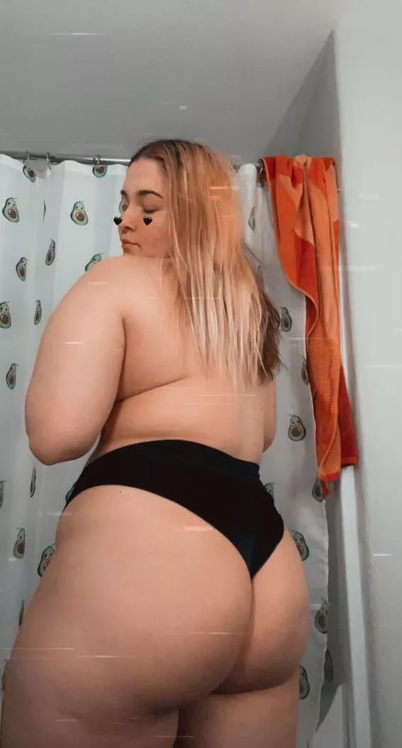 Would love to cuck my bf and see him suck him off 🤤