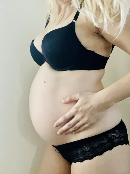 Would you fuck me here an now??? 😈😈💦