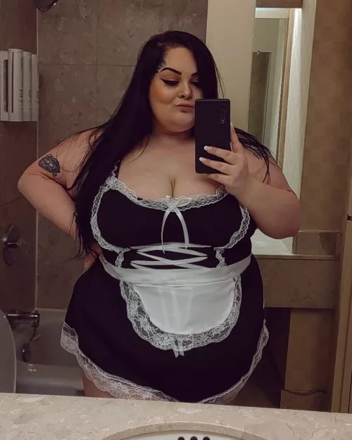 would you fuck the maid ? 😈