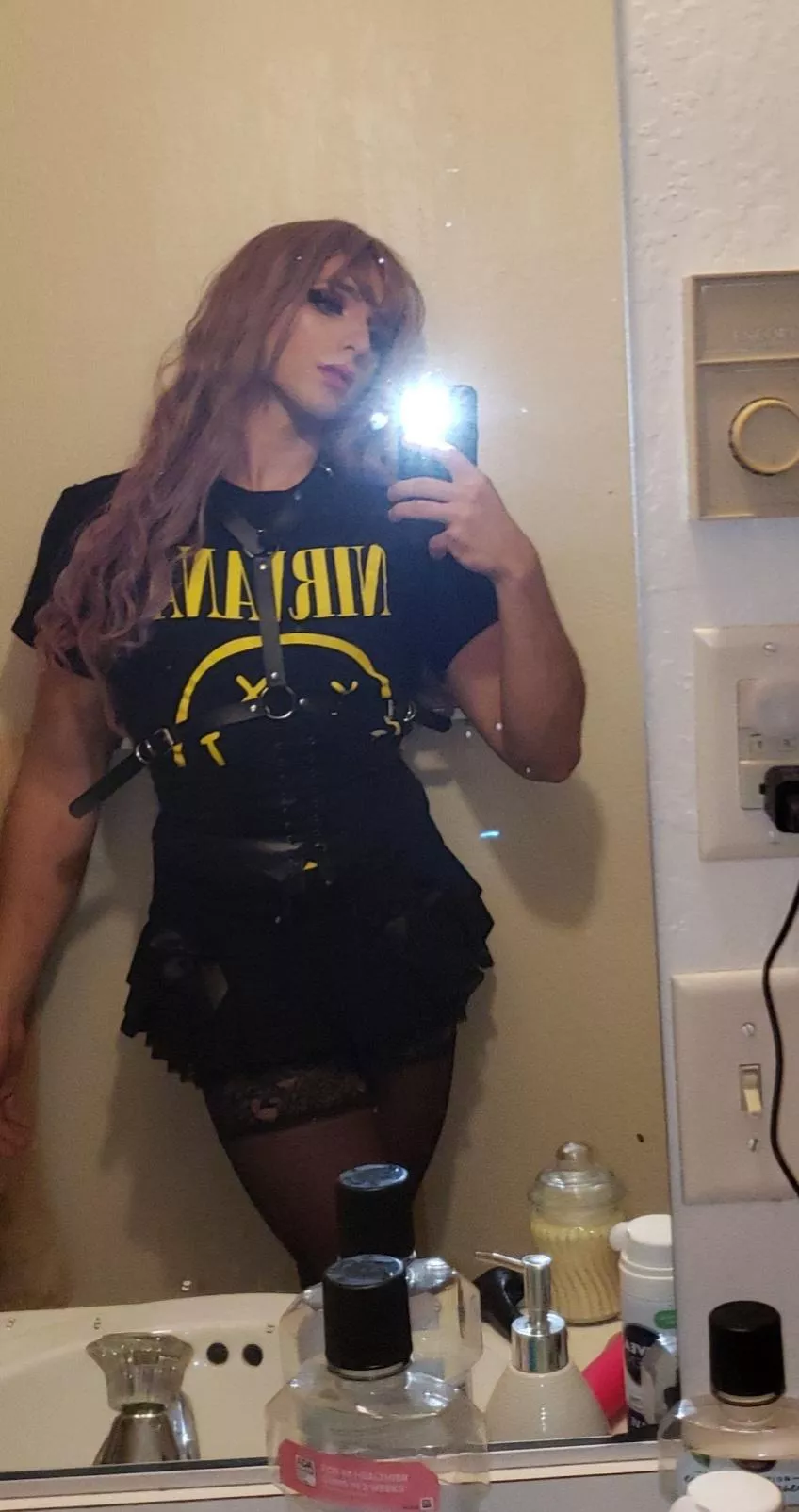 Would you hang out with me? 🖤