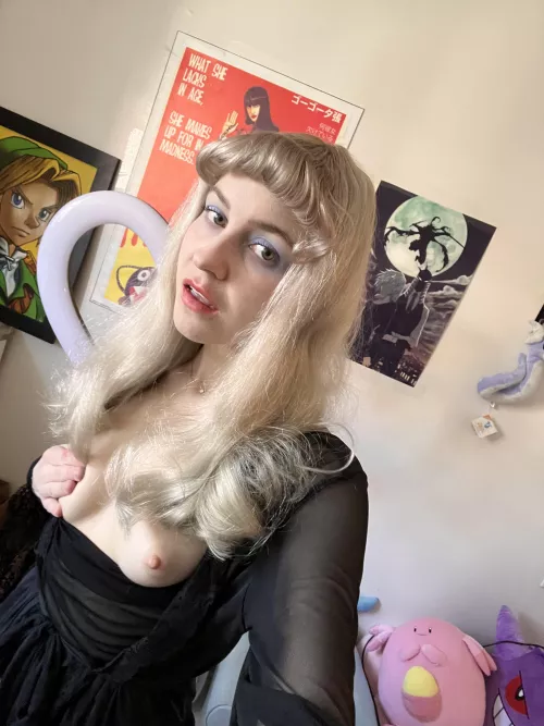 Would you have a one night stand with me, or make me your new gamer girlfriend? 🖤 [F]