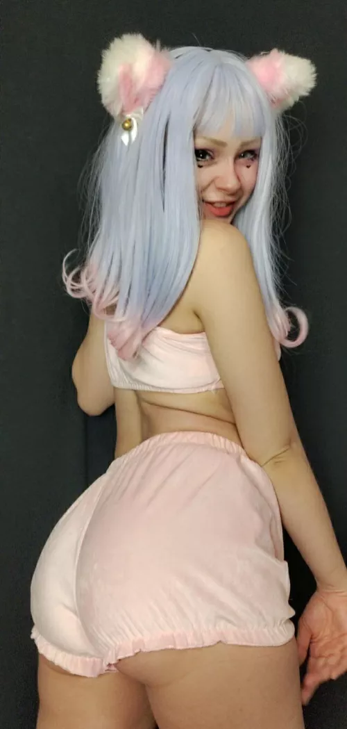 would you help me put my tail inside?