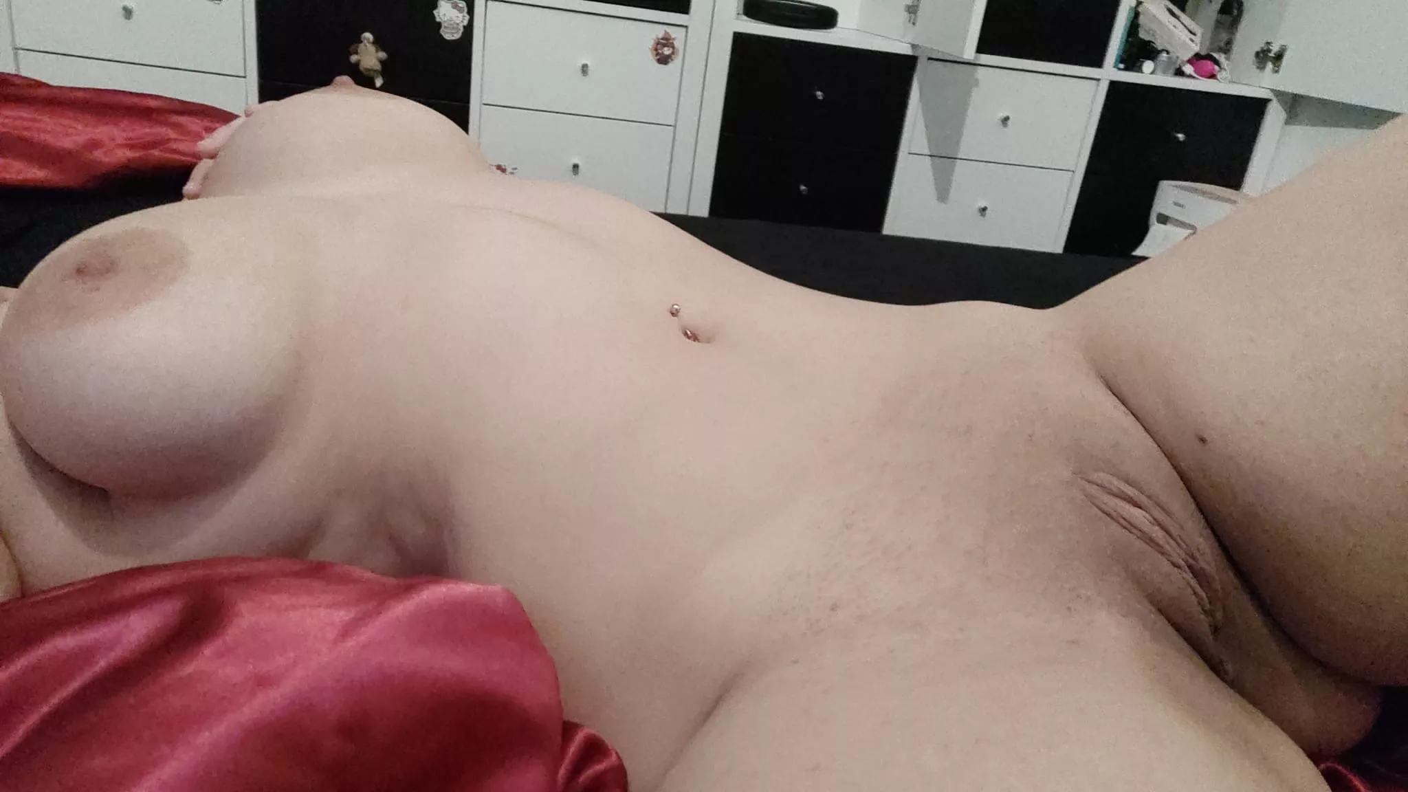 Would you join me for break[f]ast 😋 Tell me what you'd do.