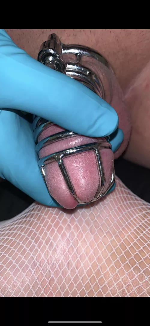 Would you keep me locked? 🖤