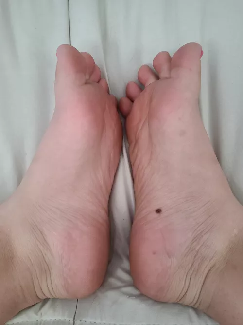 would you kiss my soles? 👣😘