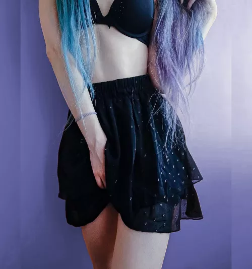 Would you let me go out like that with no panties on? Or would you fuck me first leaving me dripping with your cum?🤭😍