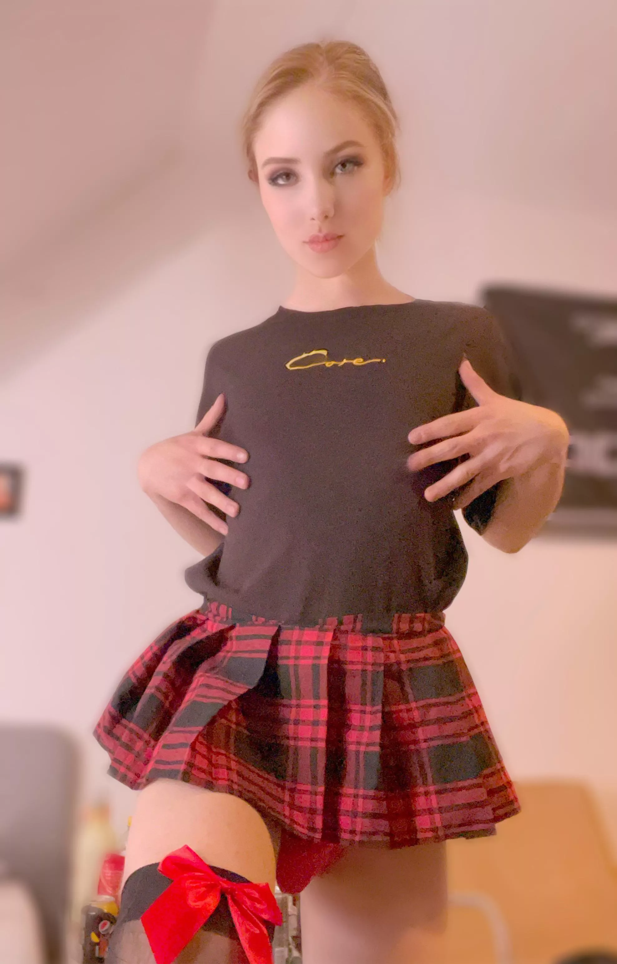Would you lift up my skirt in public?😳