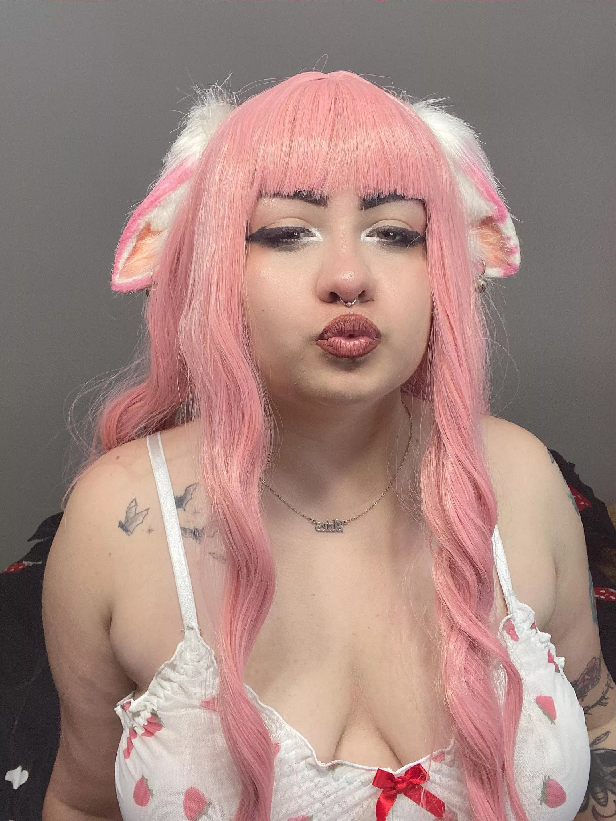 Would you like some milk? It’s strawberry flavored :3 🍓