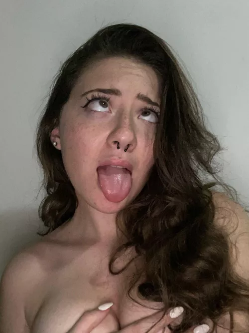 Would you like to cum in my face?😍