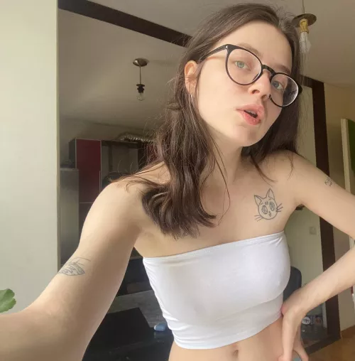 Would you play with my petite body?💖