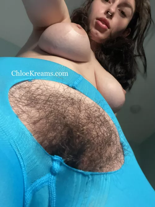 Would you rip open my tights with your bare hands or with your teeth? 😈👅💦