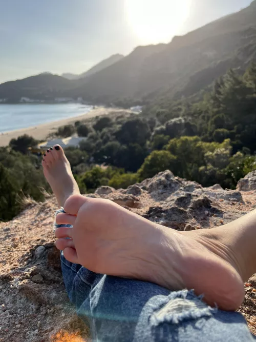 Would you taste my sweaty and salty sole in public? 😬🤤