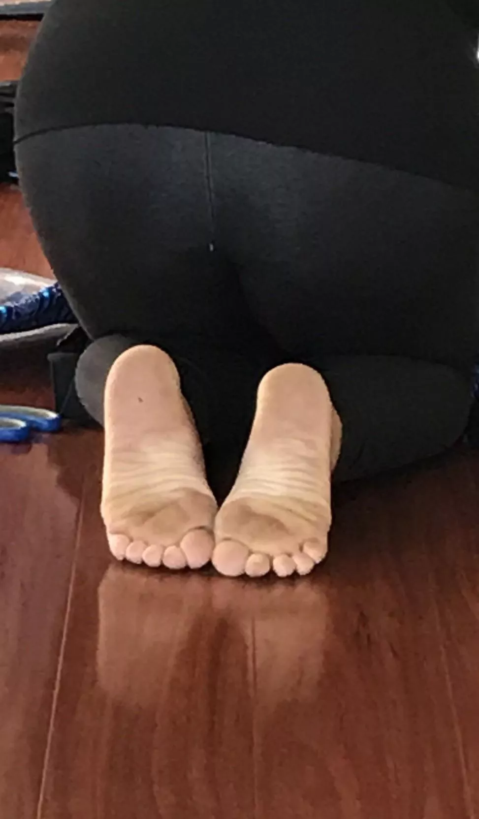 Wouldn’t you love my sister in-laws soles around you cock while your heads inside her pussy?