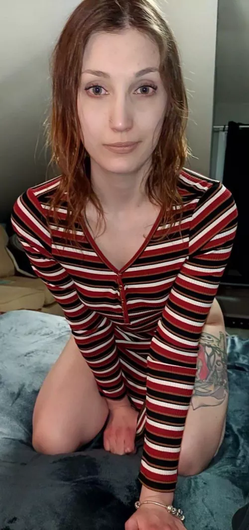 Wouldn’t you love to watch me undress 😉 slide into my dms