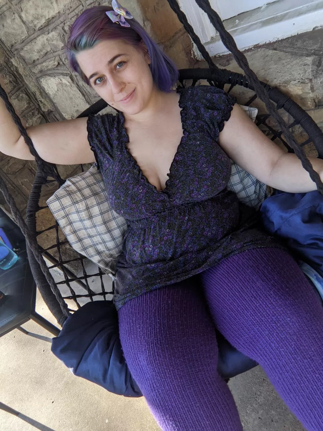 Y'all like thighs?😼💜