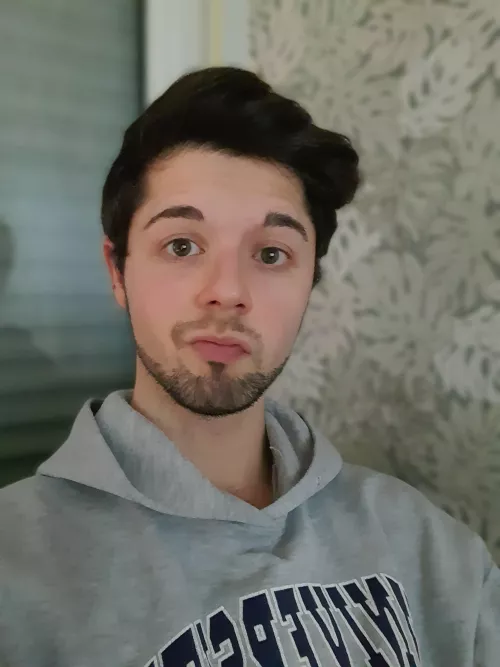 Y'all posting gorgeous selfies and here I am just enjoying my holidays doing absolutely nothing productive π