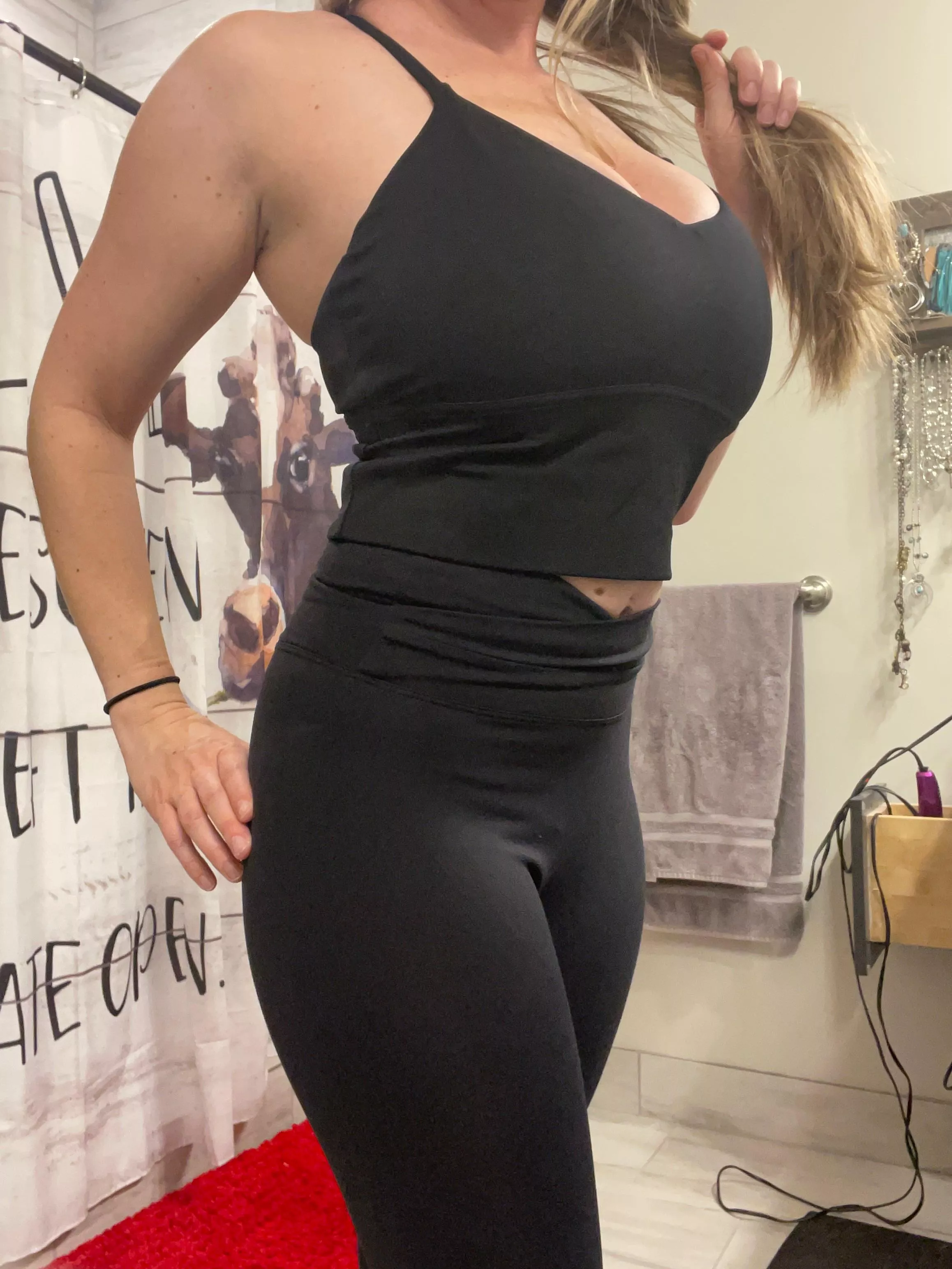 Yoga pants are life 😜