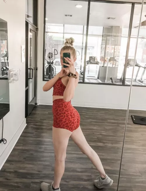 Yoga shorts 🐾 [OC]