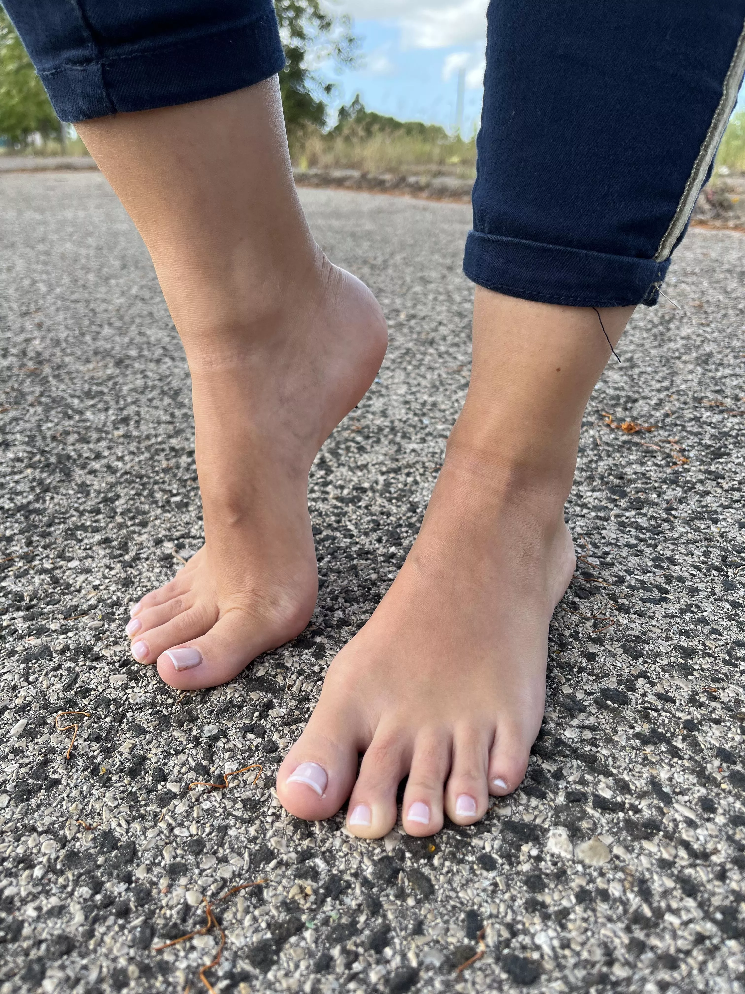 You can't resist my paws 💖😏