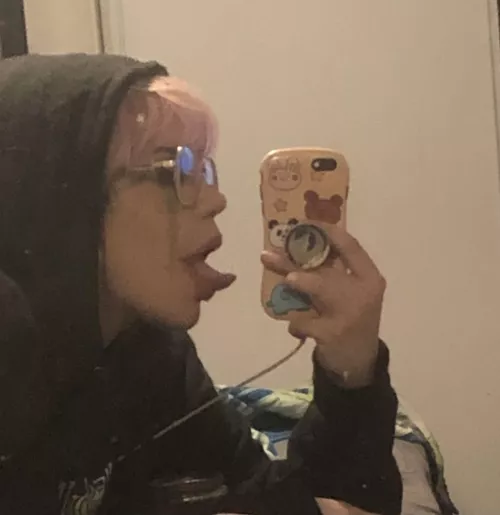 You can’t resist the temptation. Looking for subs, approach properly. [domme]