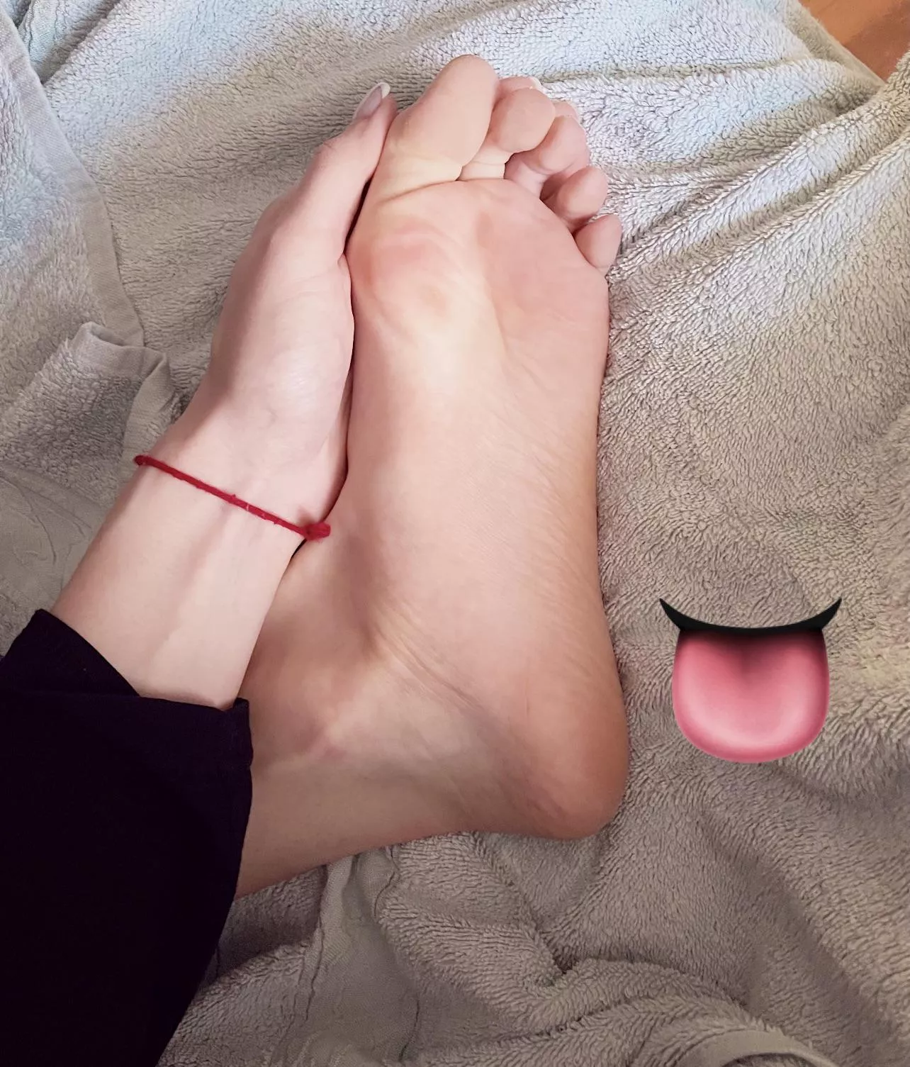 You know what to do … 💋😏