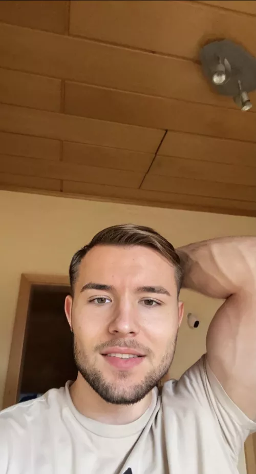 You like my forearm ?😛