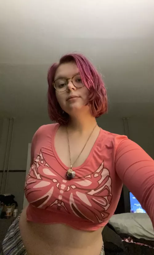 You like my tight shirt 🙊