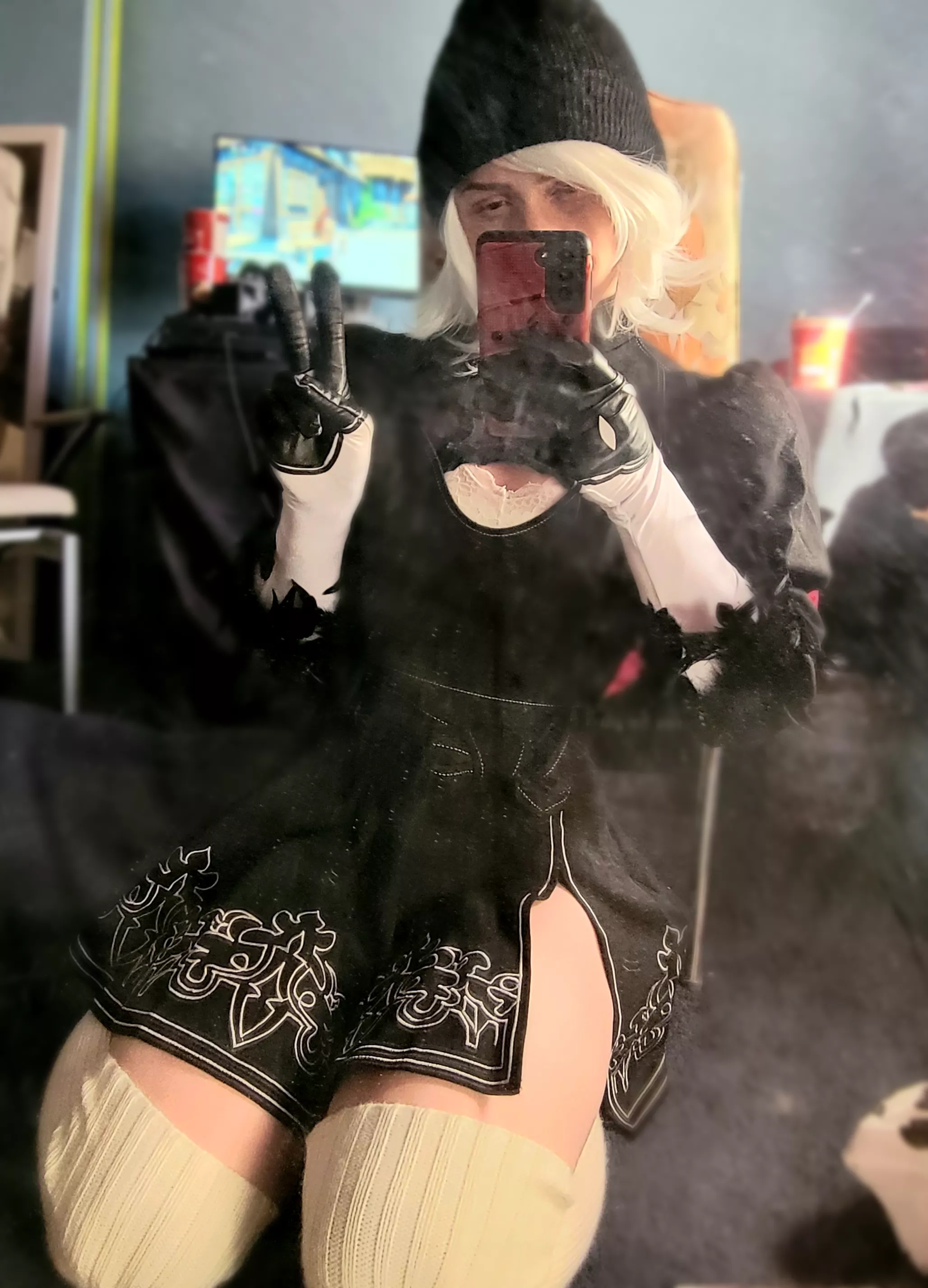 You play as 2B because you want to do her, I play as 2B because I also want to look like her. We are the same <3 (pic taken before I learned makeup >.<)