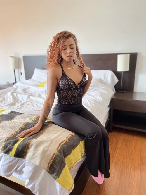 You want to kiss my neck,and I want you to fuck me will you be satisfied😊