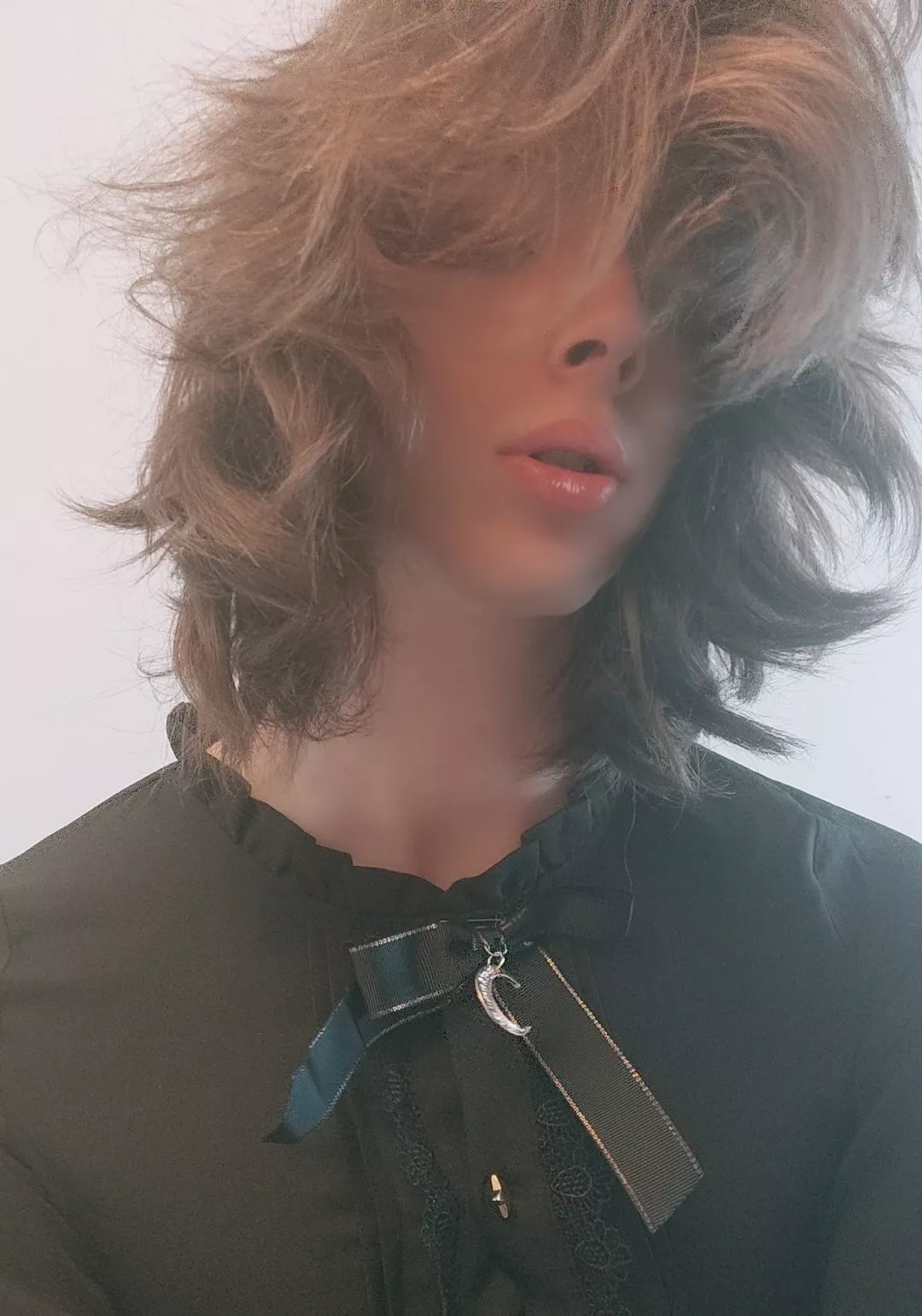 You want to touch the floofy hair? uwu